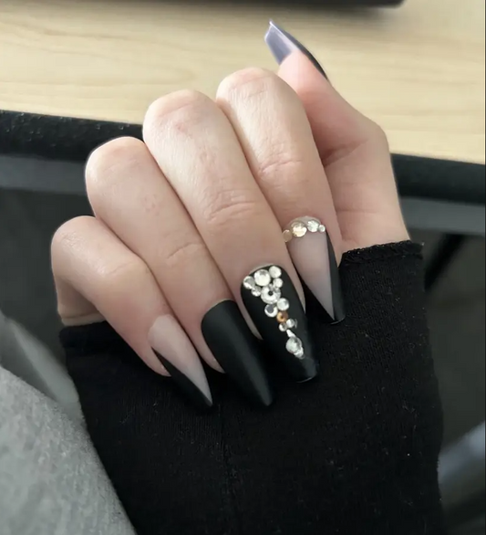 Noir Royale Gal